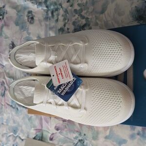New Women's White/Cream Skechers Go Step Lite. Slip on. Size 8.5 medium